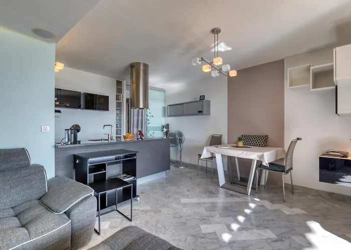 Le Splendide De Pyramide *